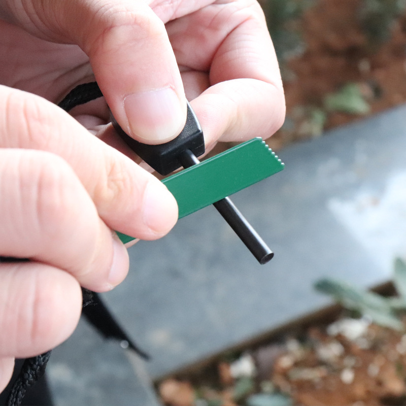 Ferro Rod Striker - Mini ferramenta portátil para sobrevivência na