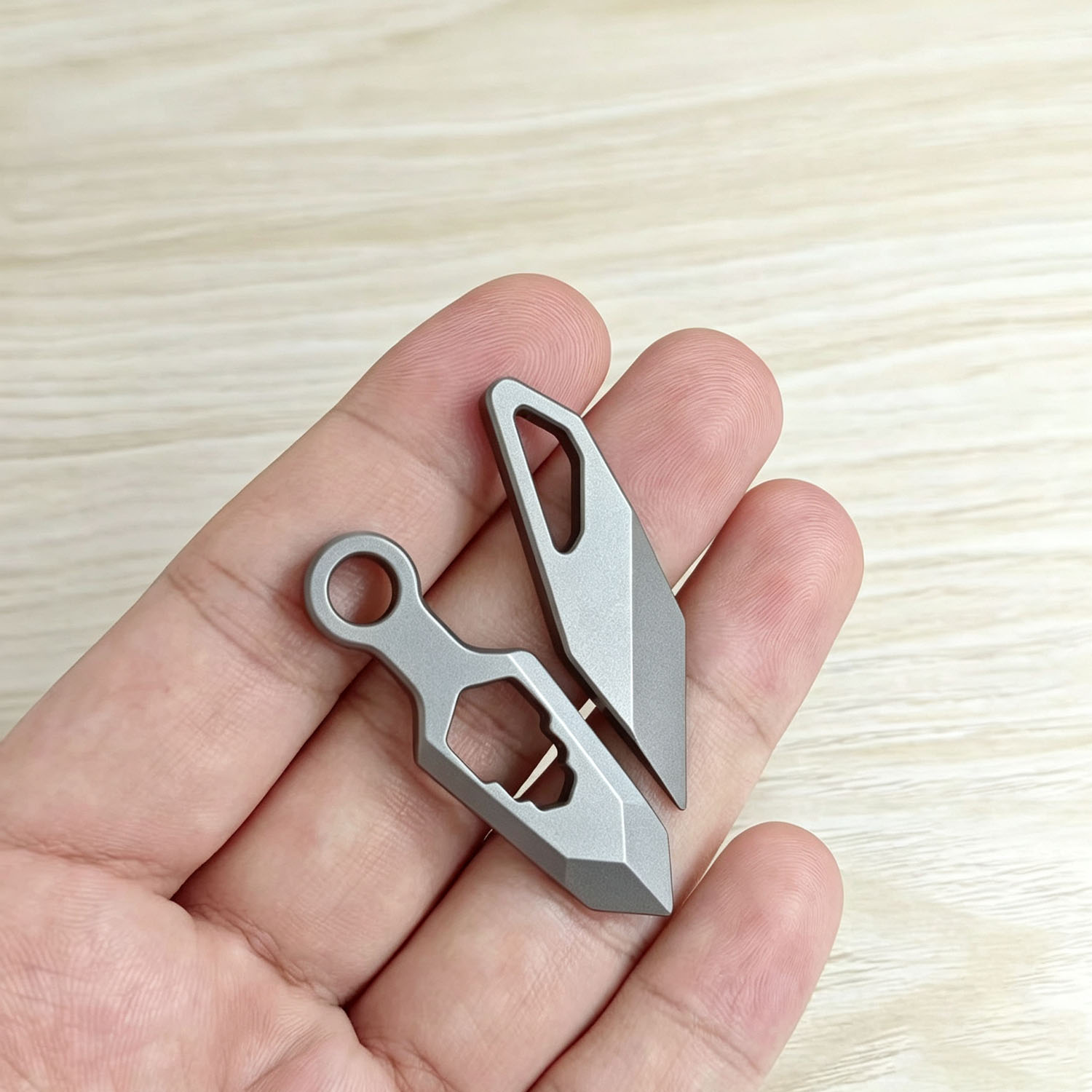 Ferramenta Portátil de Titânio - Titanium Pry Bar avaliação e preço